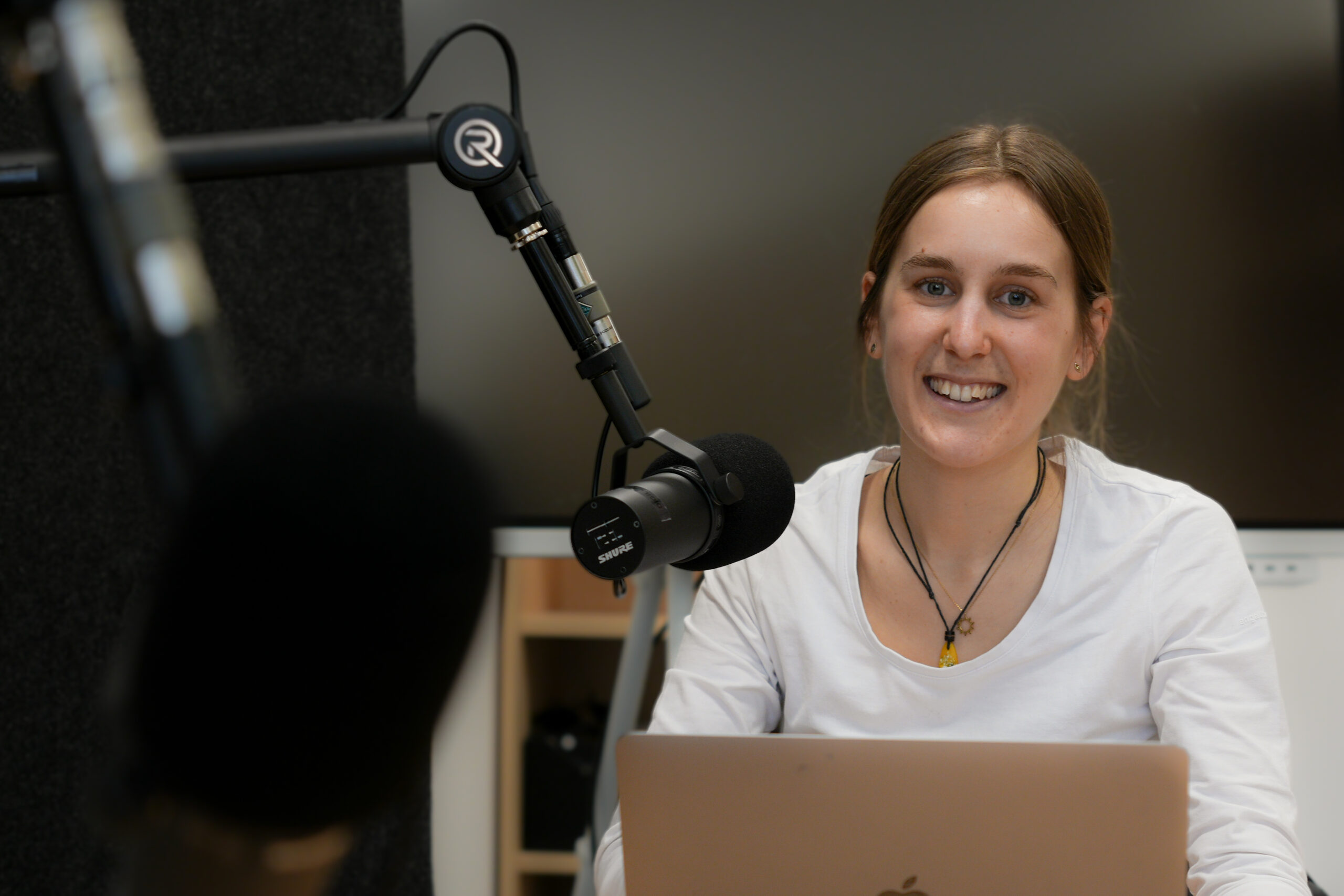 Marika Schönherr bei der Aufnahme des Podcasts zum Thema Ökofeminismus. (Copyright: Vincent Dusanek)